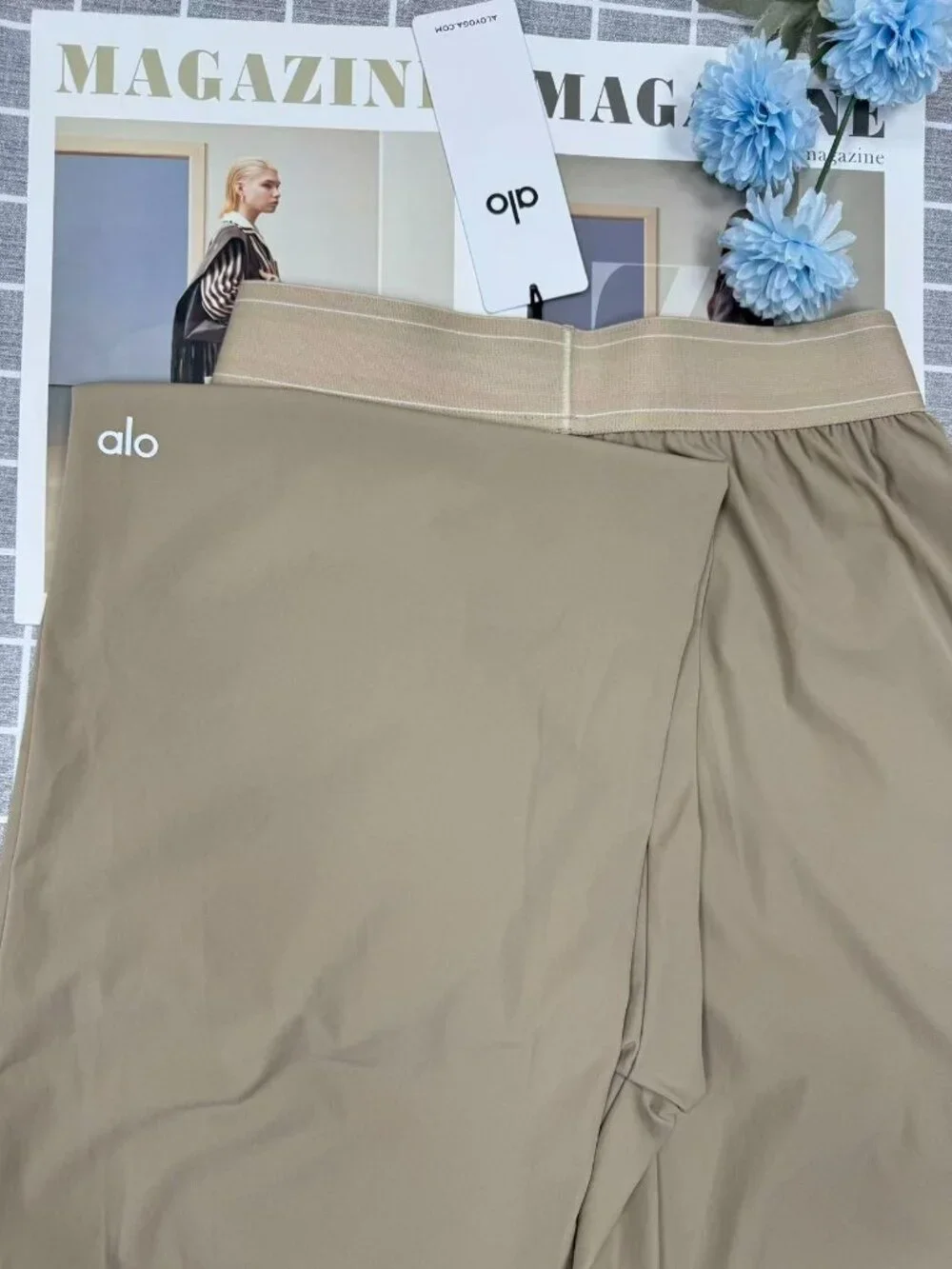 ☁️ NWT Alo Yoga Suit Up Trouser Gravel  🥳 Neutral Wide Leg Pants  Regular-30